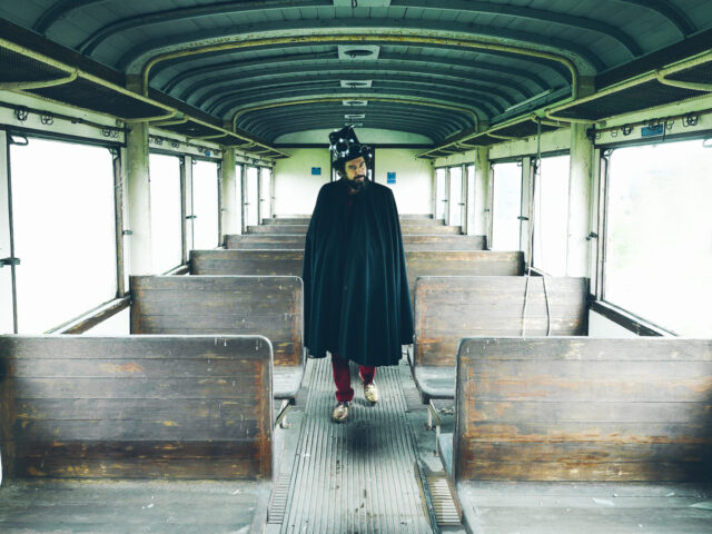 Vinicio Capossela presenta un disco per la festa